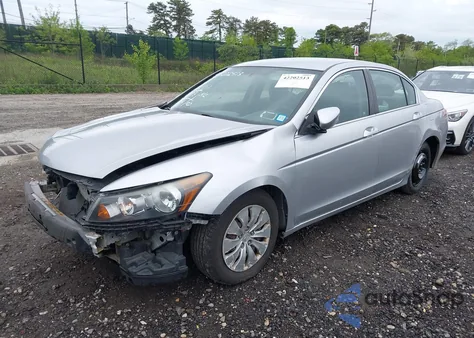 2011 Honda Accord 2.4 Lx z USA, uszkodzony, nr VIN 1HGCP2F38BA037222